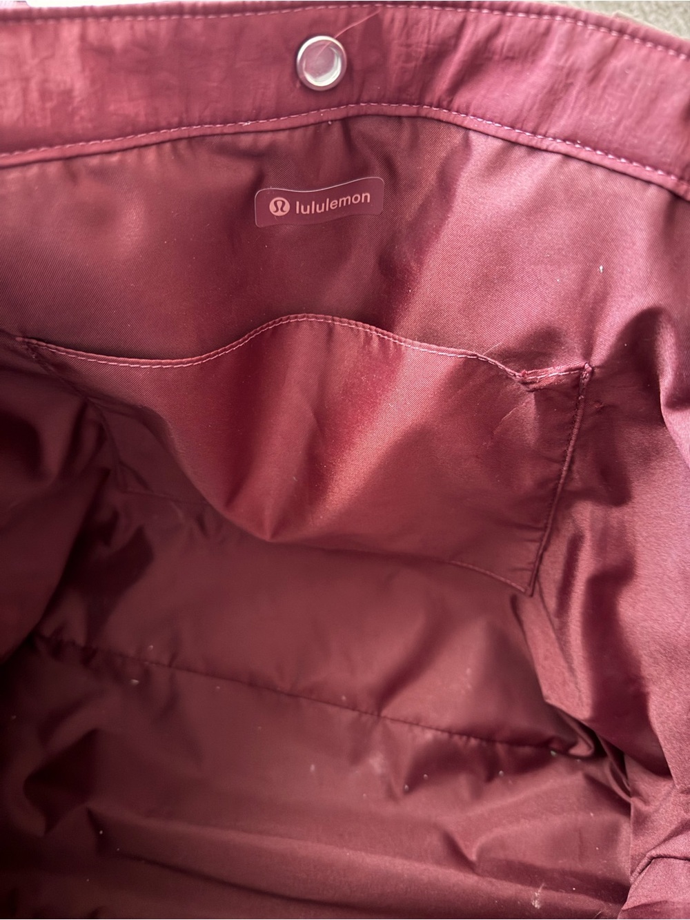 Lululemon Daily Multi-Pocket Tote Bag 20L in Burgundy Bay - Picture 9 of 15
